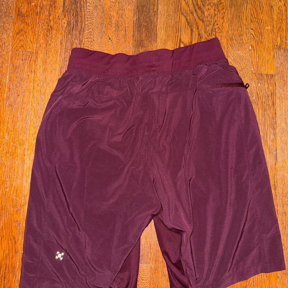 Lululemon THE Short Maroon/Burgundy size M 11 inch inseam